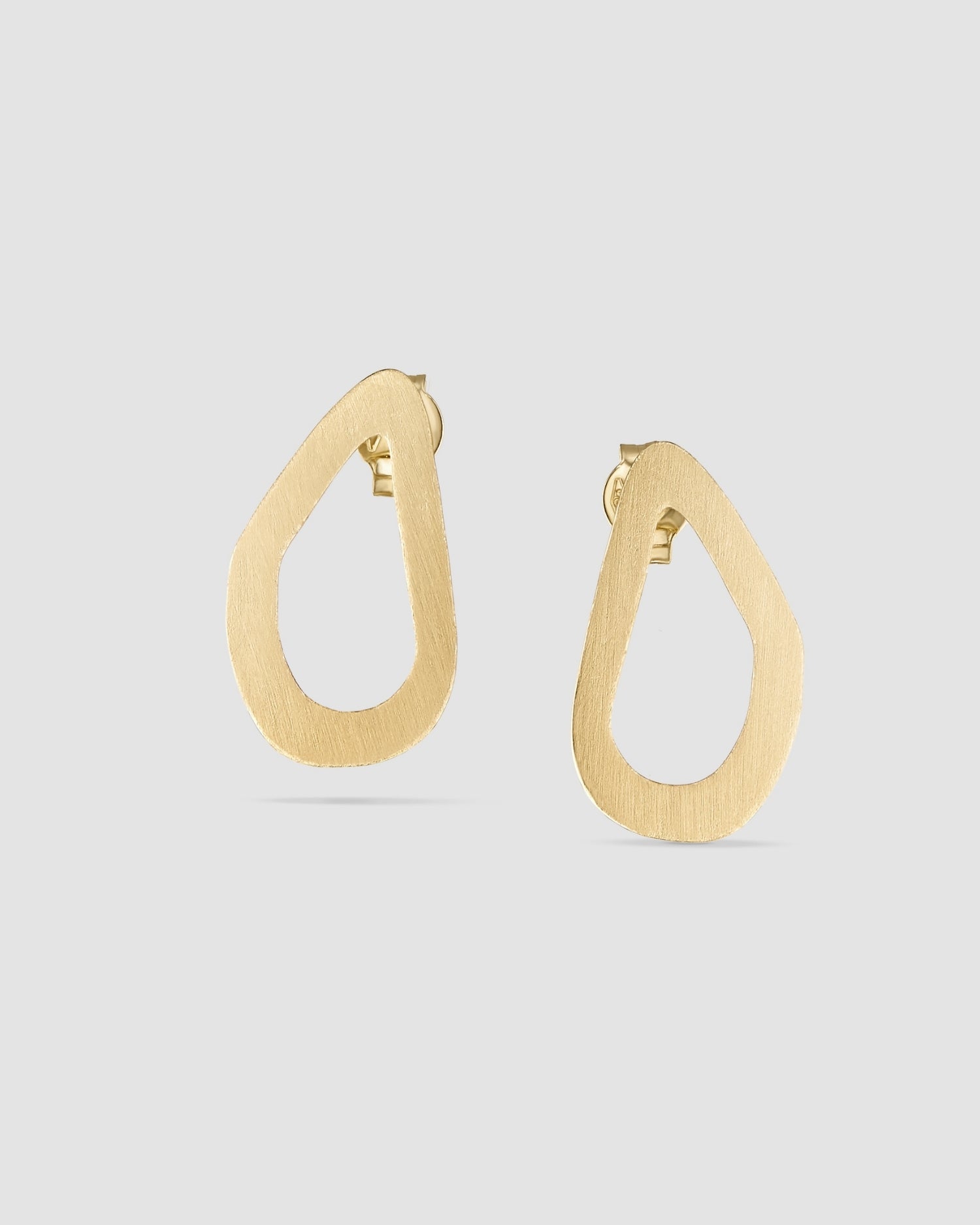 14k gold medium drop seashell earrings