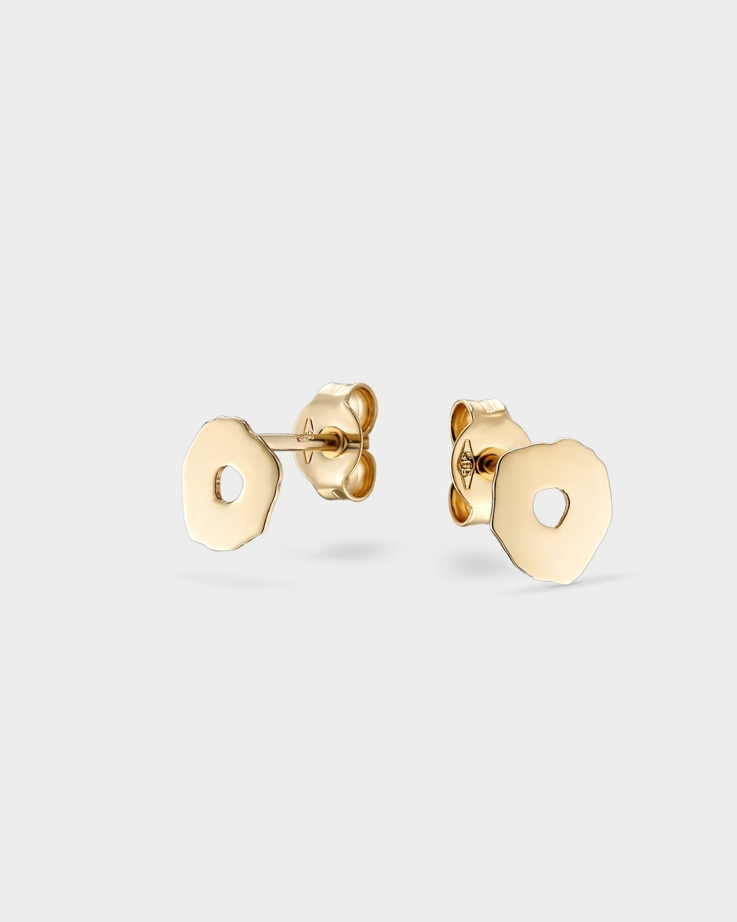 14k gold mini round seashell earrings