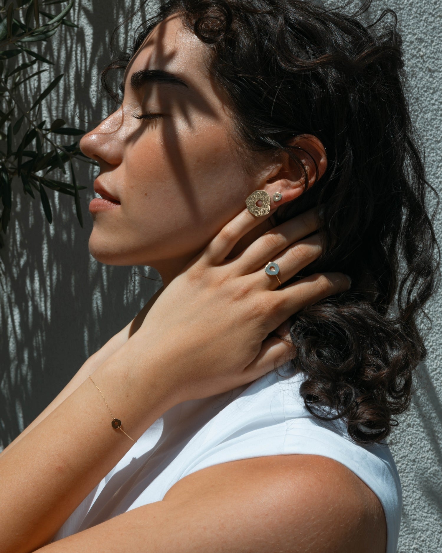 14k gold mini round seashell earrings