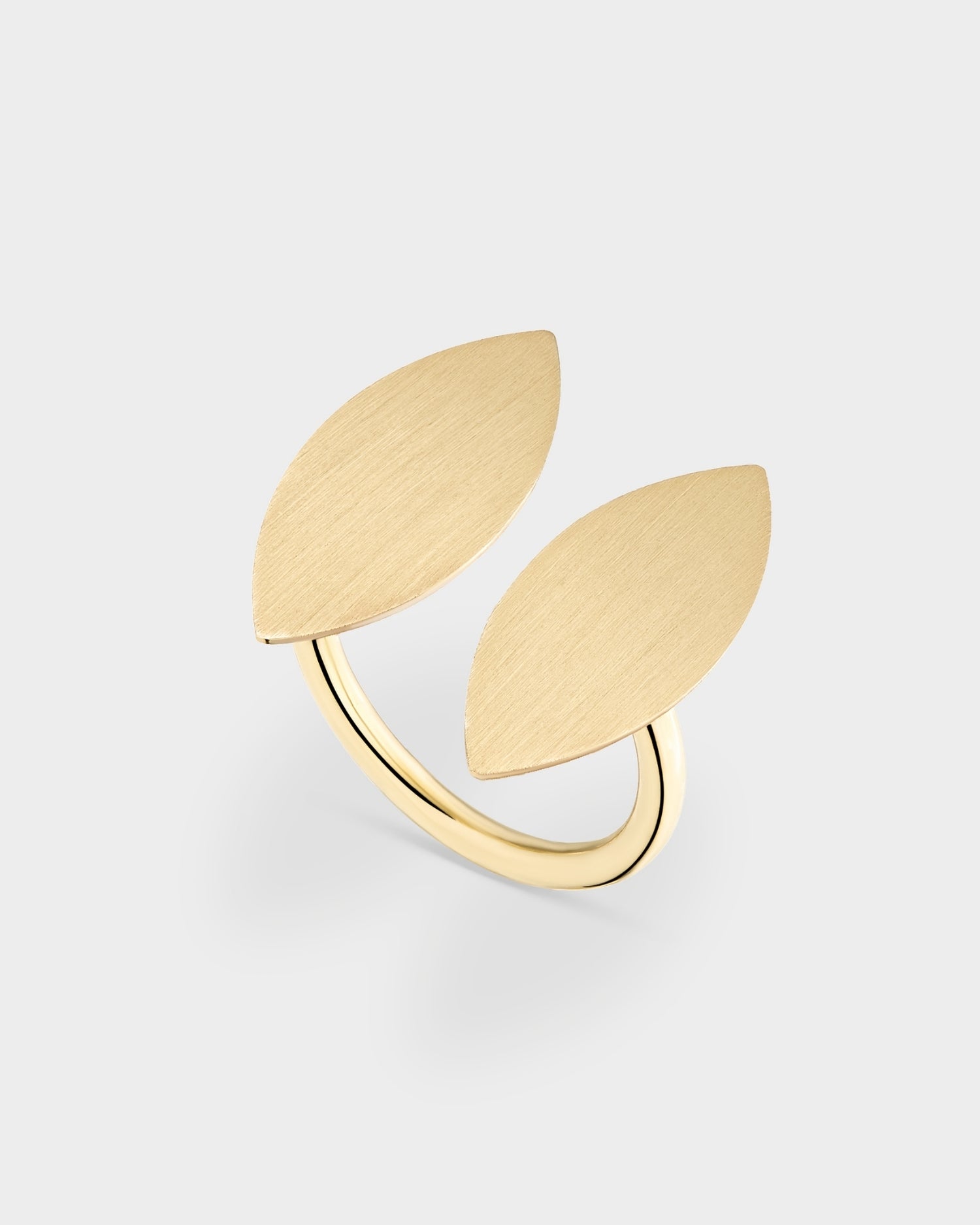 Yellow gold Oleandro ring