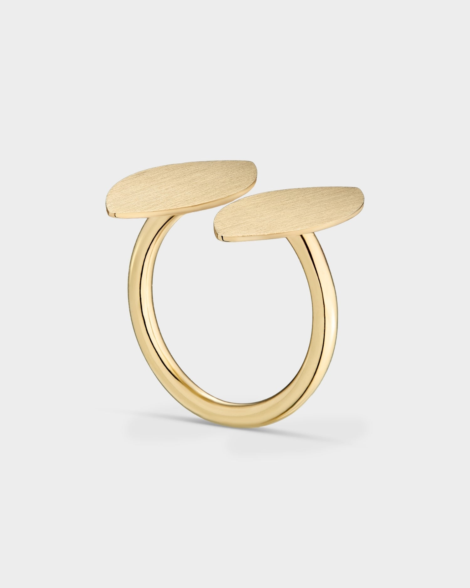 Yellow gold Oleandro ring