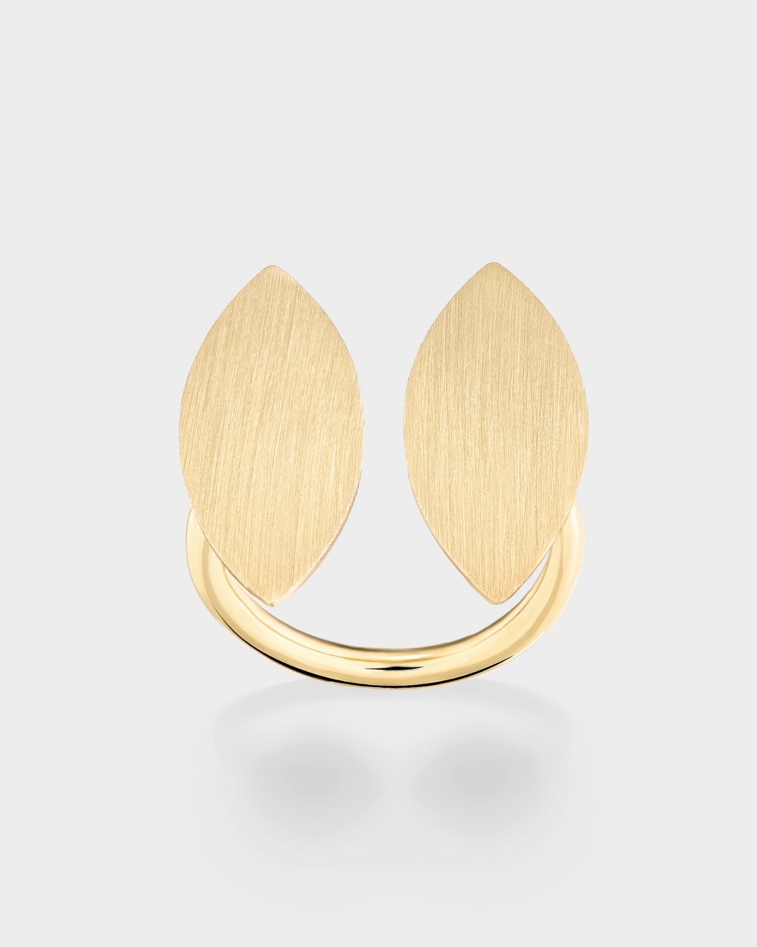 Yellow gold Oleandro ring