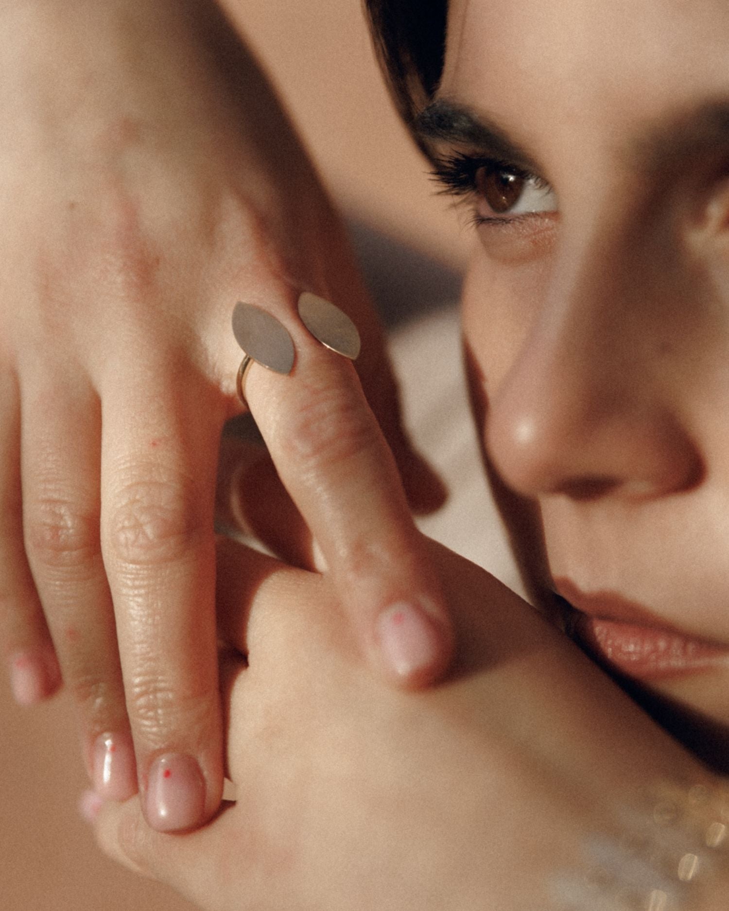 Yellow gold Oleandro ring