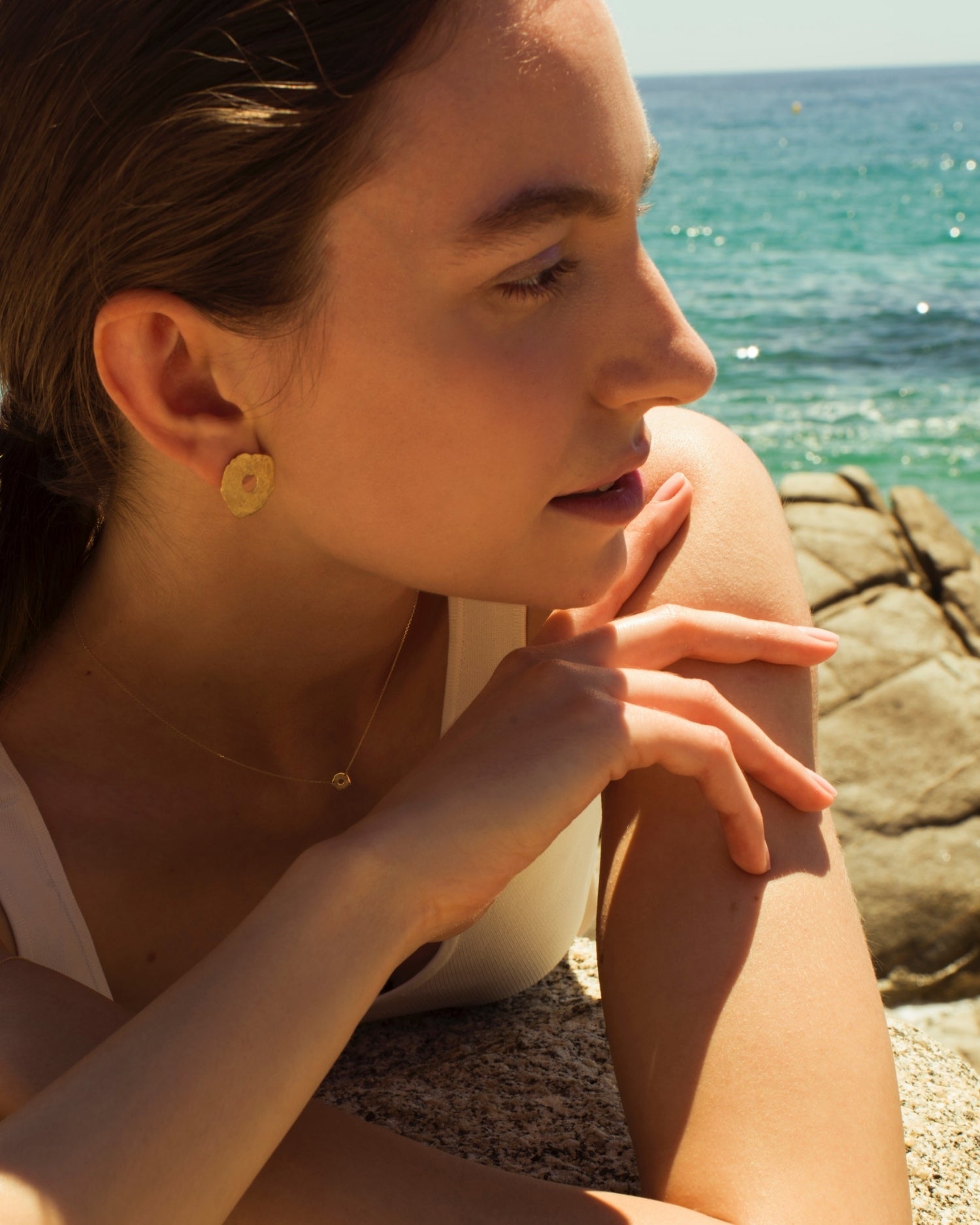 14k gold mini round seashell necklace