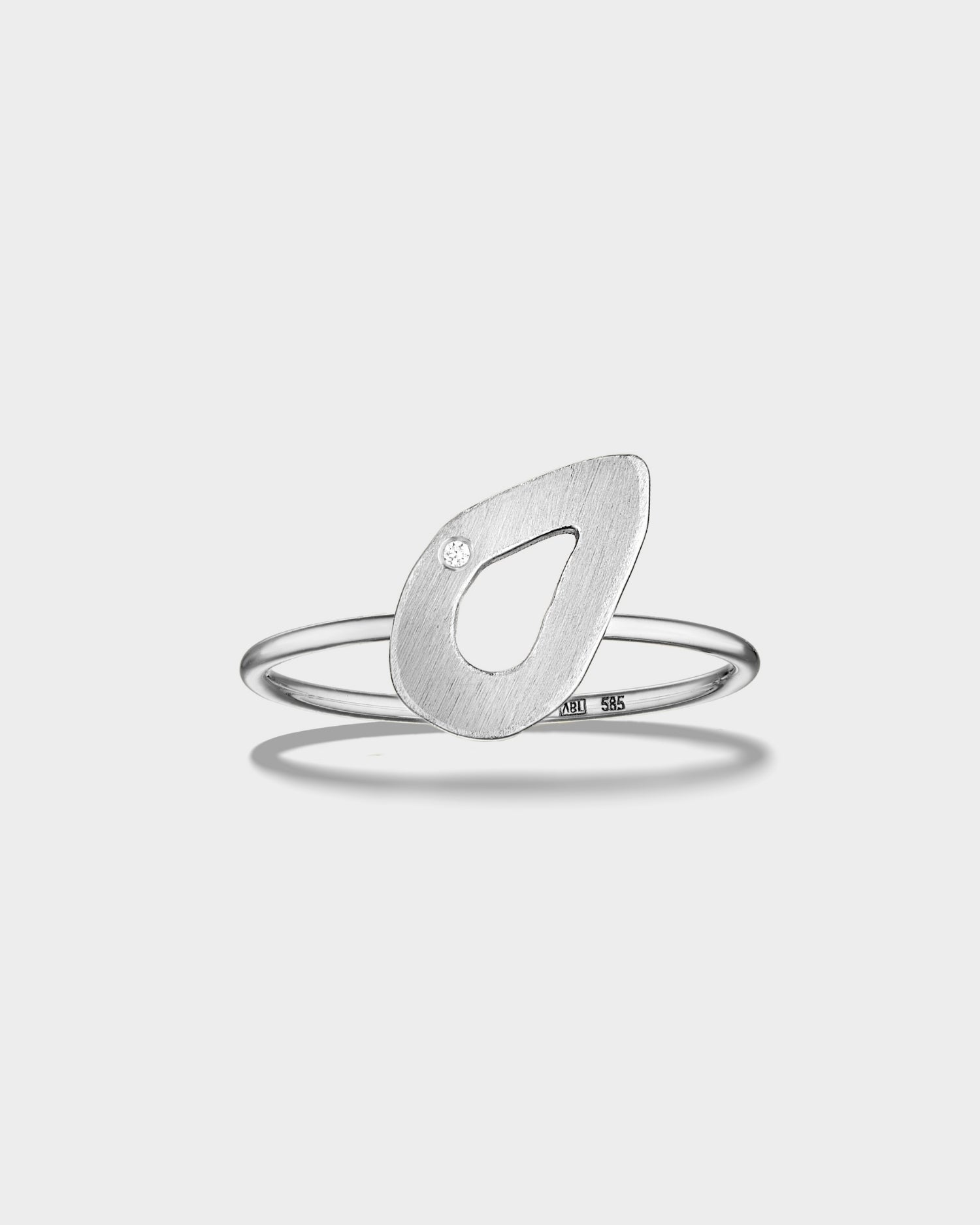 14k white gold mini seashell ring with natural diamond