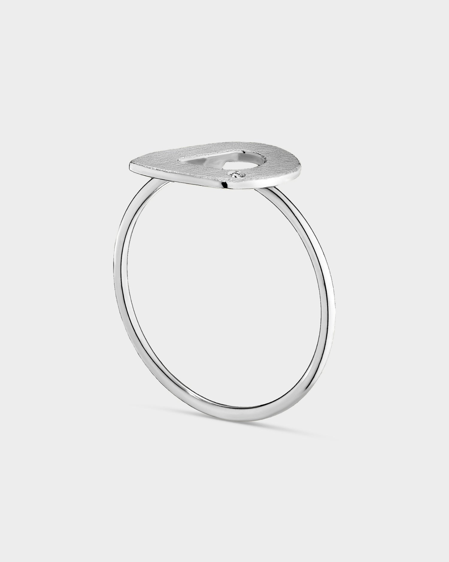 14k white gold mini seashell ring with natural diamond