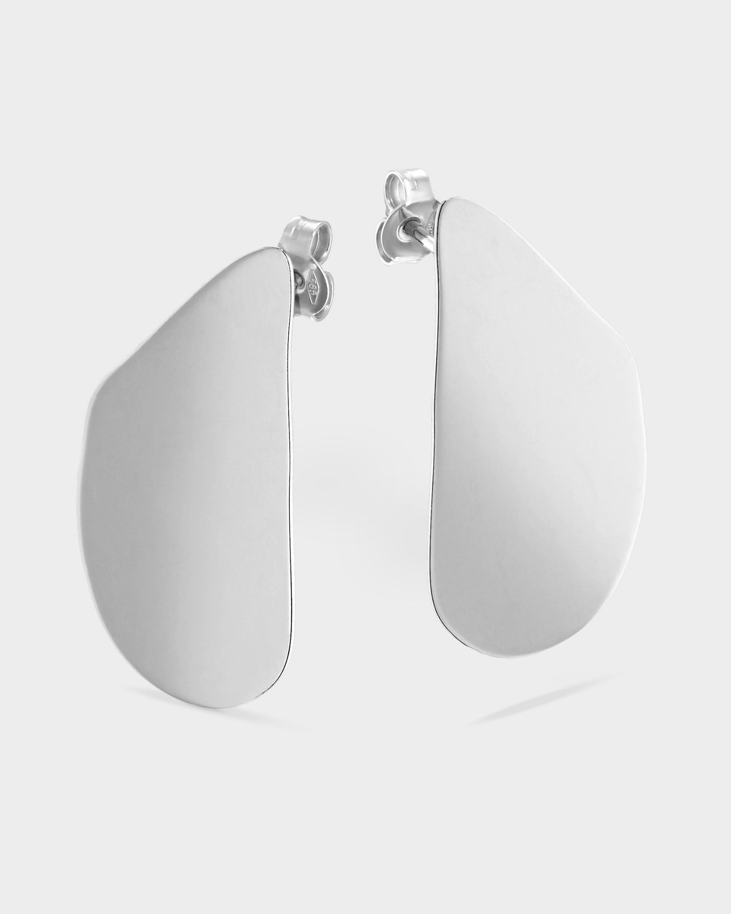 14k white gold glossy seashell earrings 
