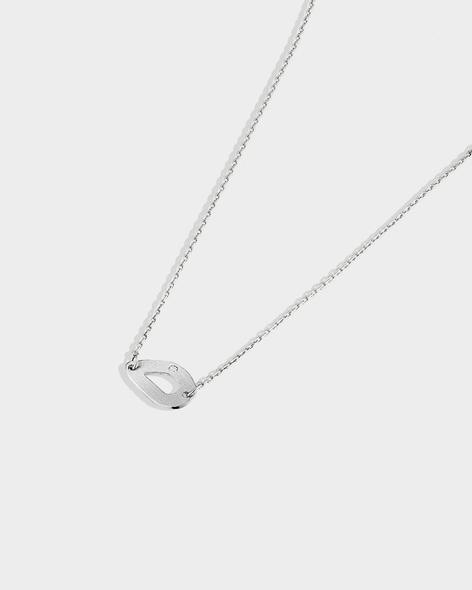 14k white gold mini seashell bracelet with natural diamond