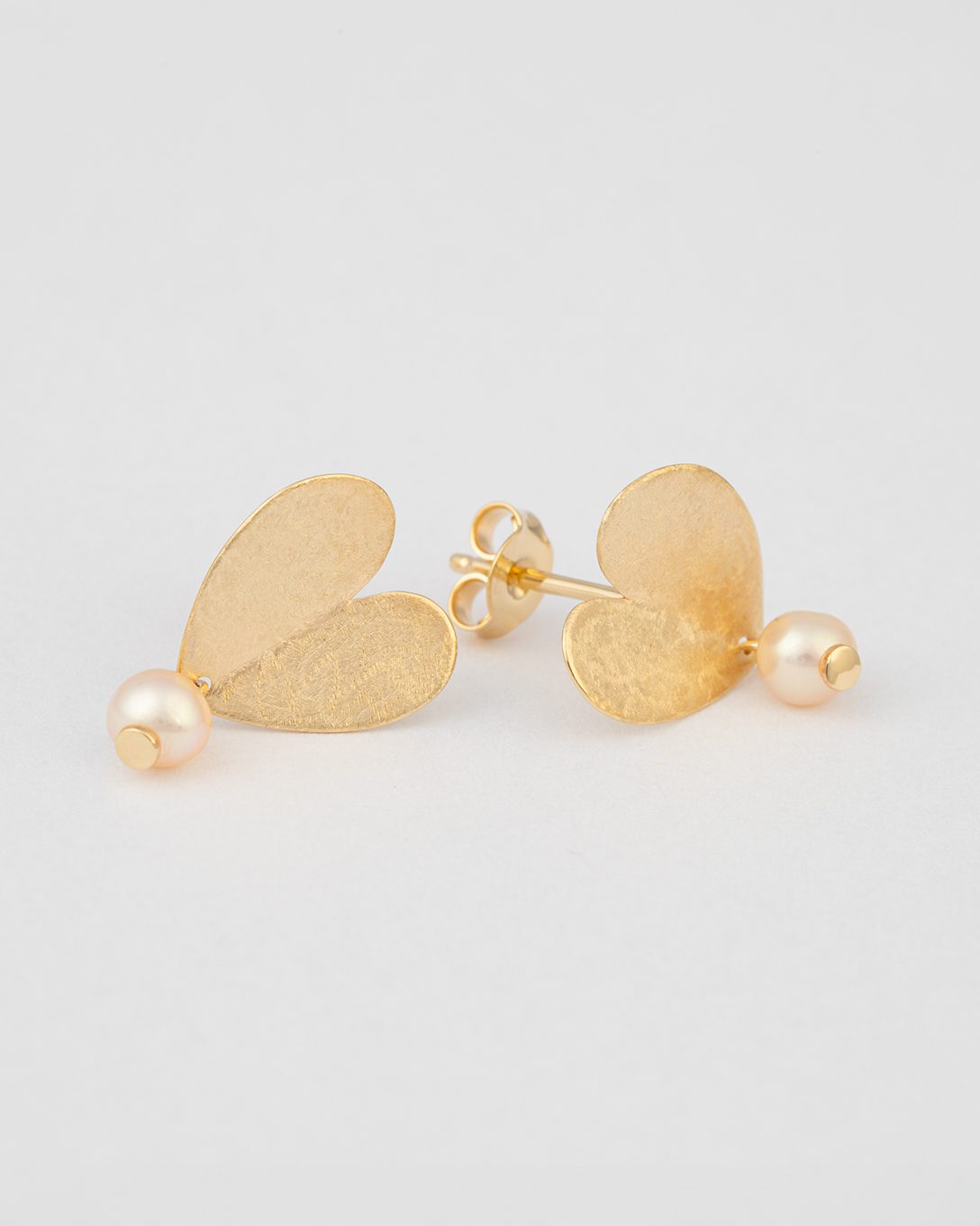 Cercei inimă plină small din aur galben cu perlă