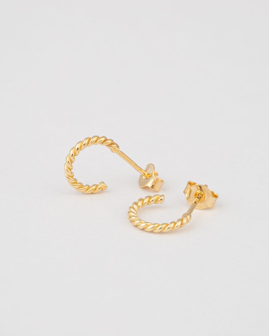Yellow gold braided earrings