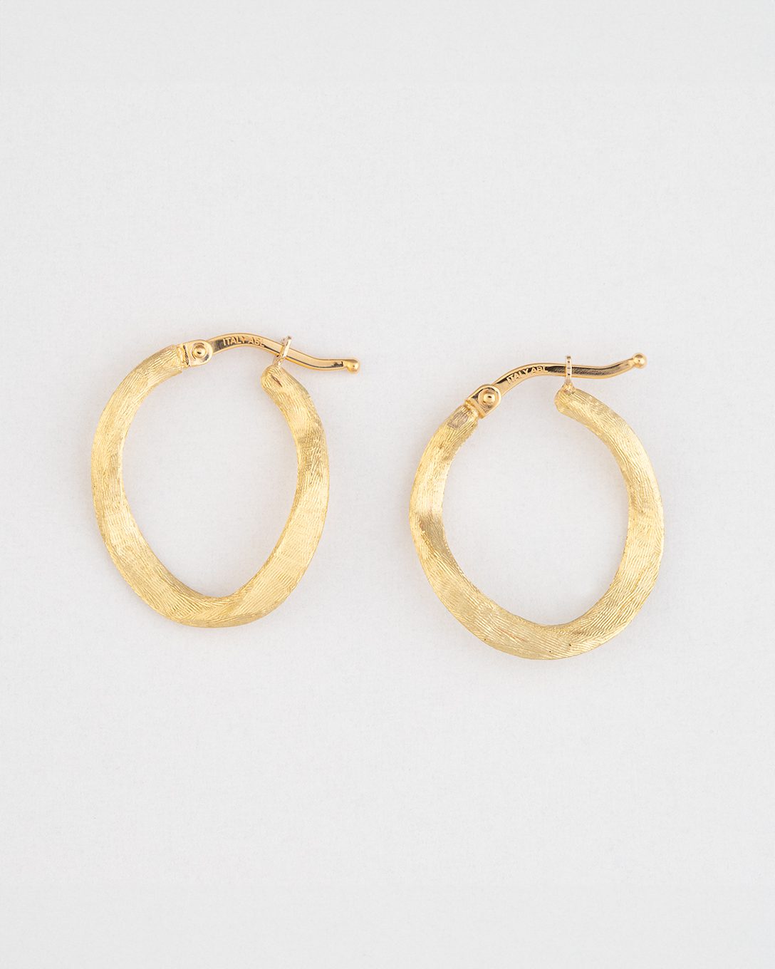 Yellow gold mini Brushed earrings