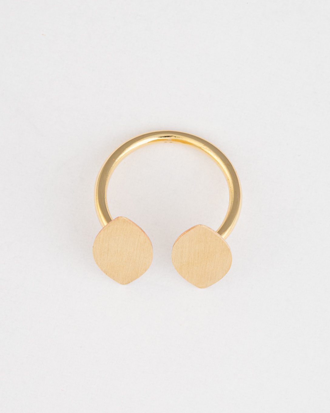 Yellow gold Oleandro ring