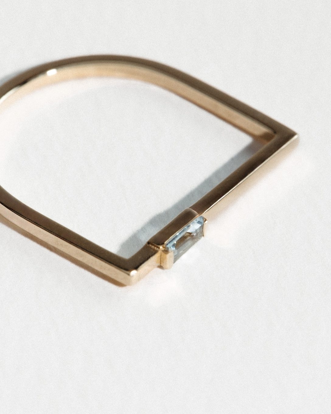 Inel Baguette din aur galben cu acvamarin