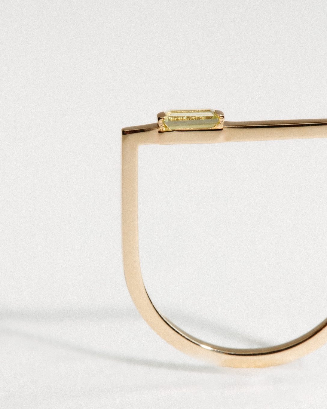 Inel Baguette din aur galben cu peridot