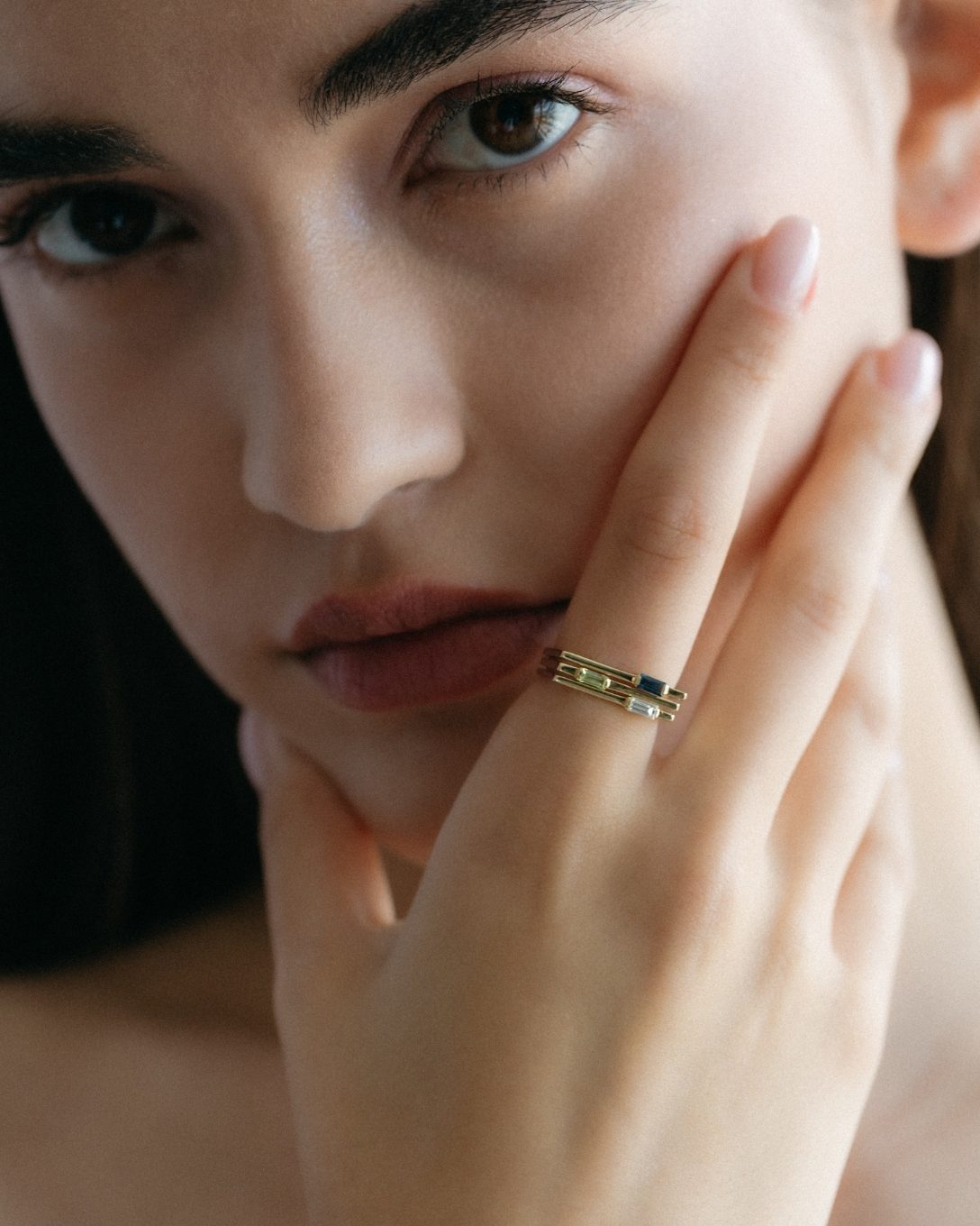 Inel Baguette din aur galben cu safir