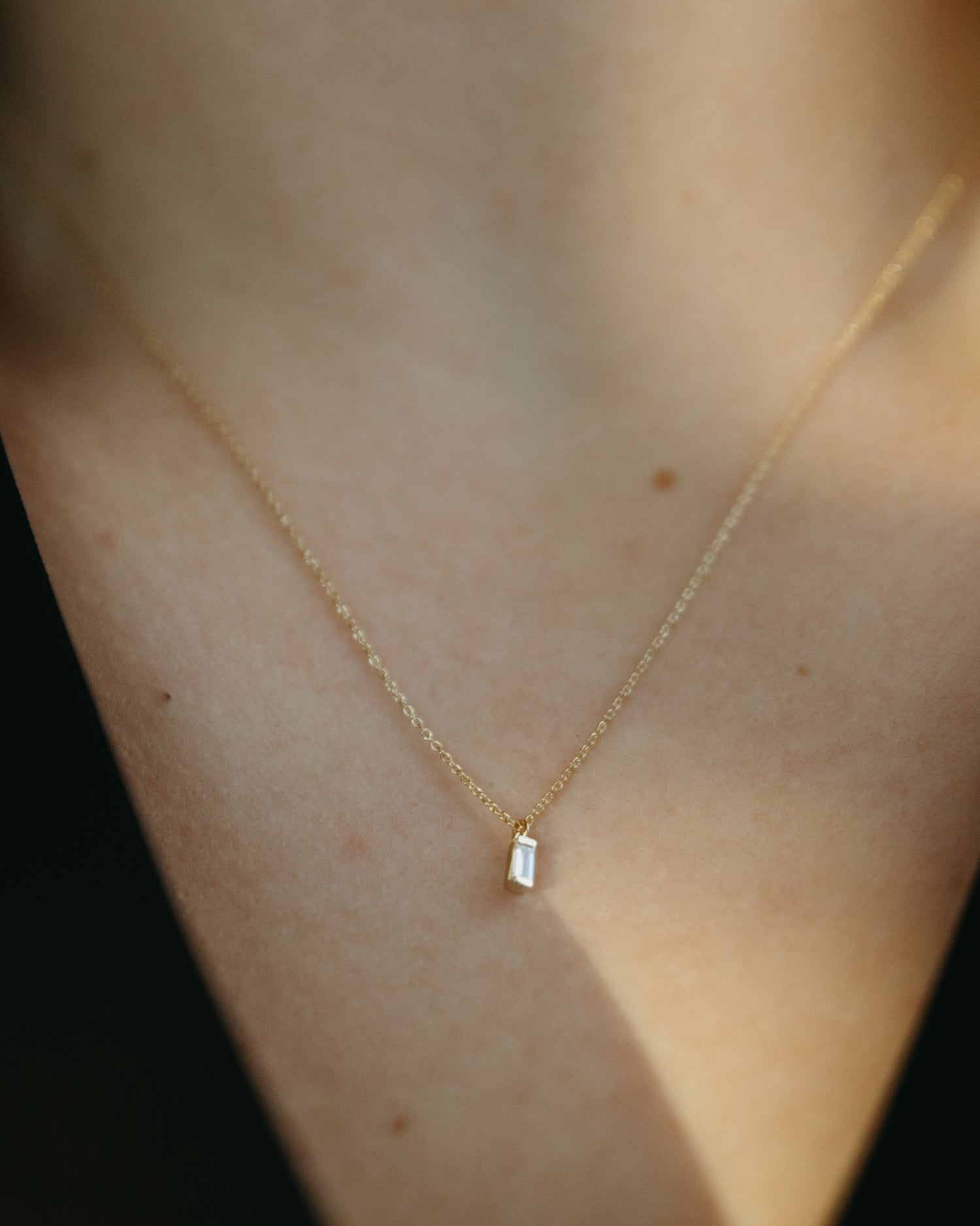 Baguette 14k gold necklace with natural diamond