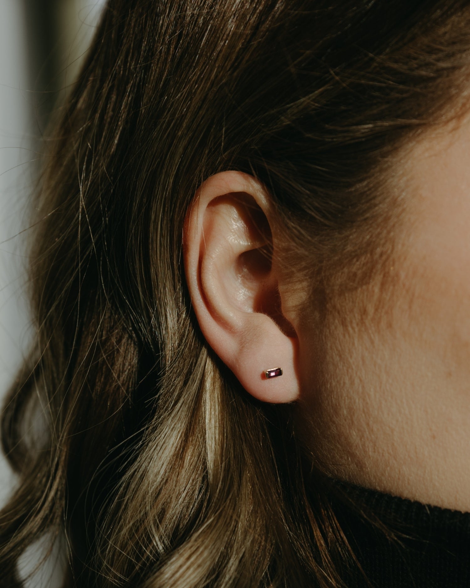 Baguette 14k gold stud earrings with amethyst gemstones