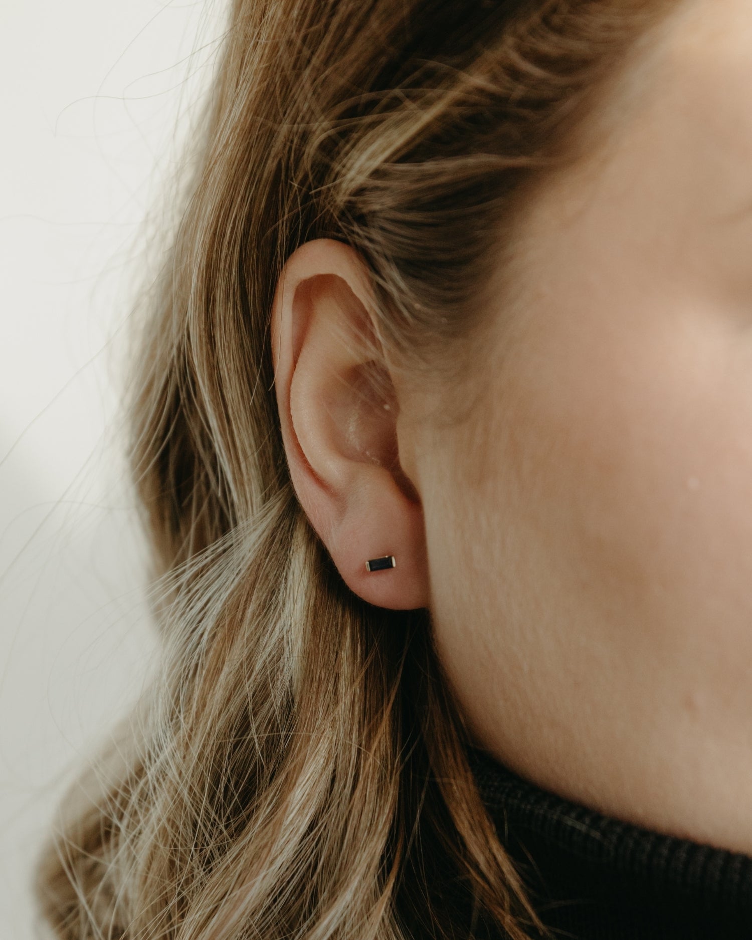 Baguette 14k gold stud earrings with sapphire gemstones