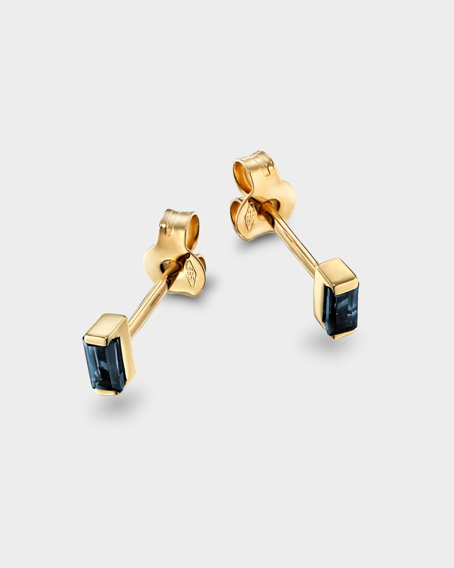 Cercei Baguette studs din aur galben cu safir