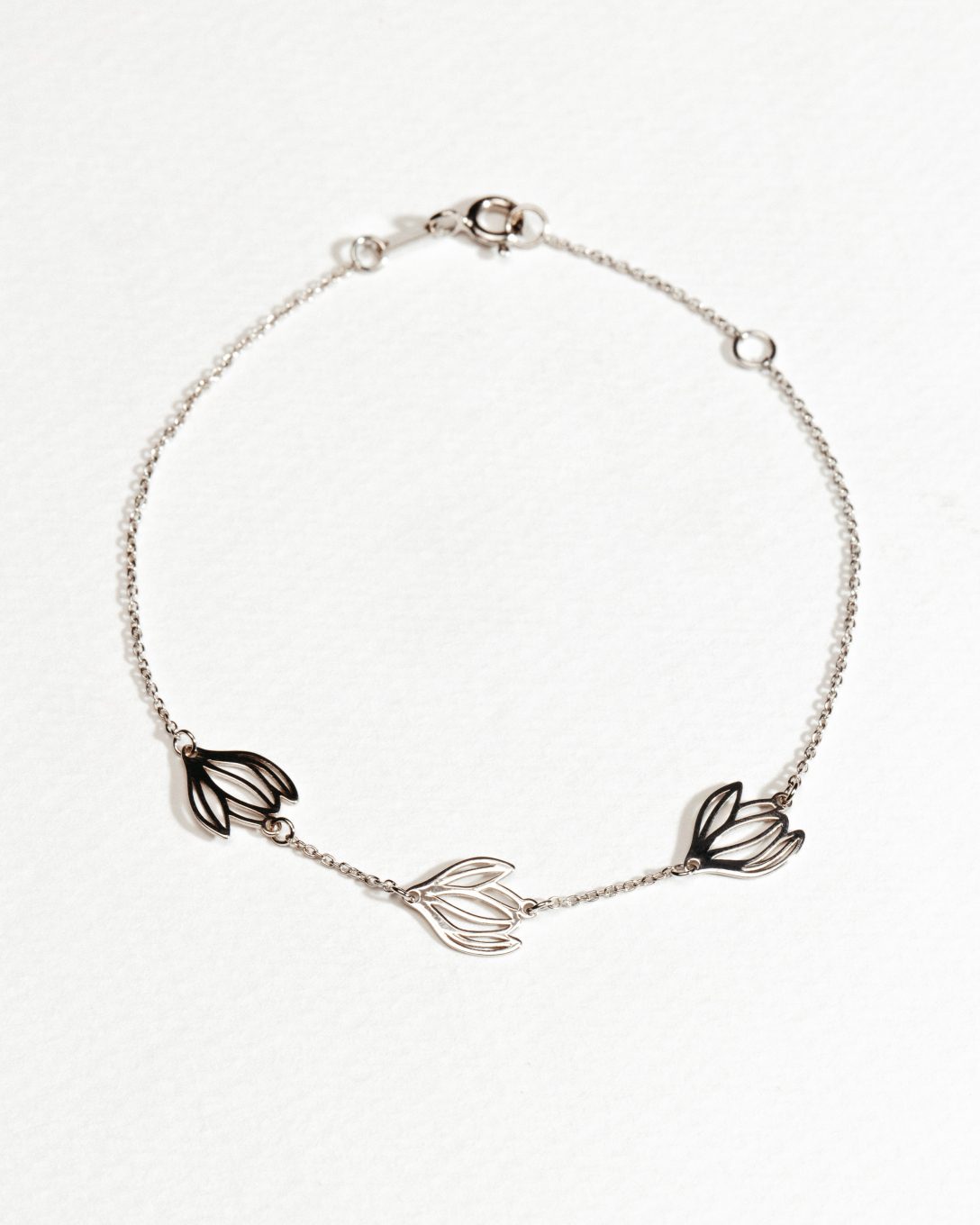 Brățară cu Magnolie din aur alb