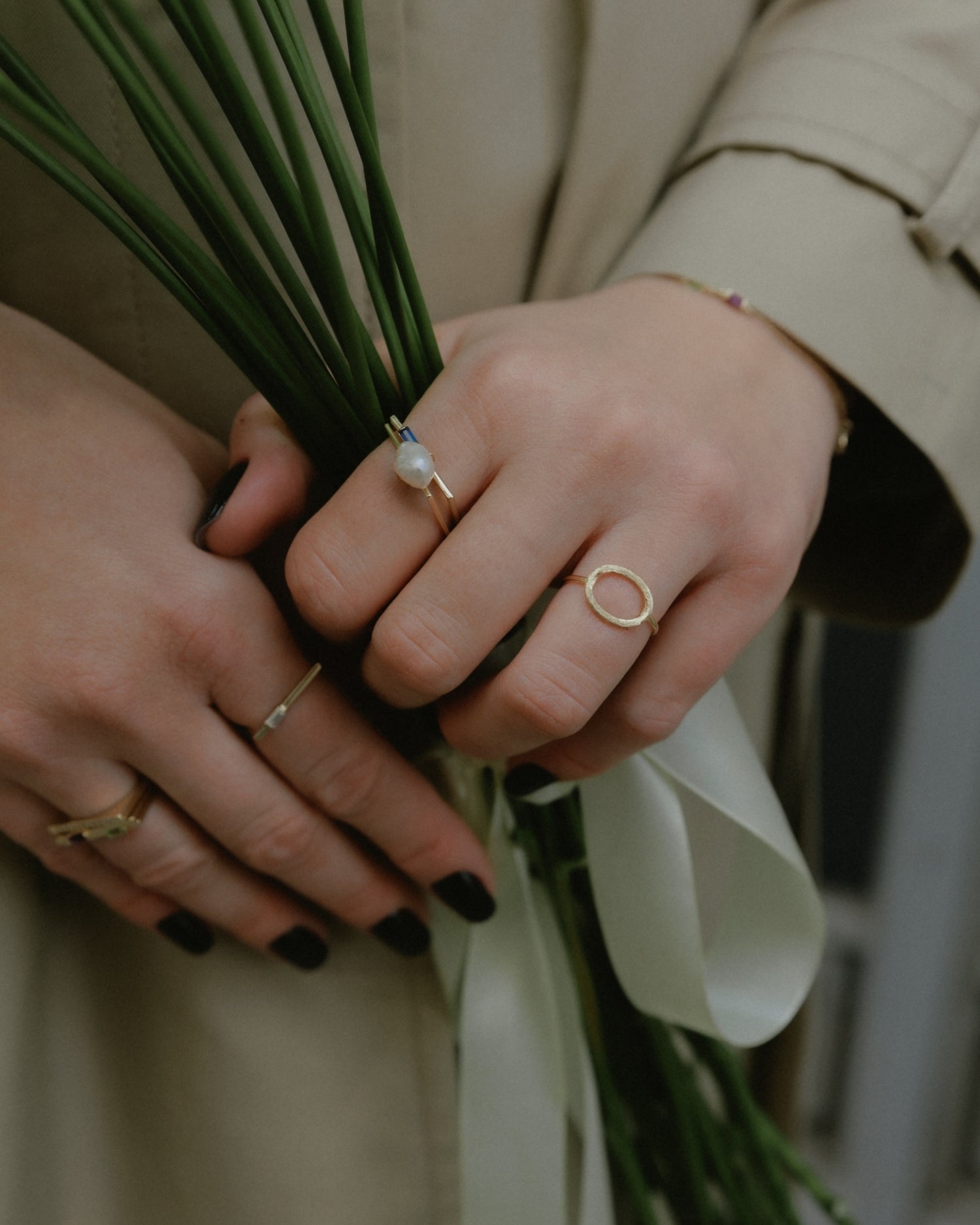 Brushed yellow gold ring