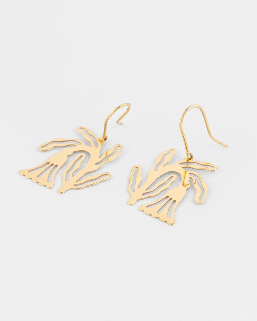 Yellow gold bellflower earrings