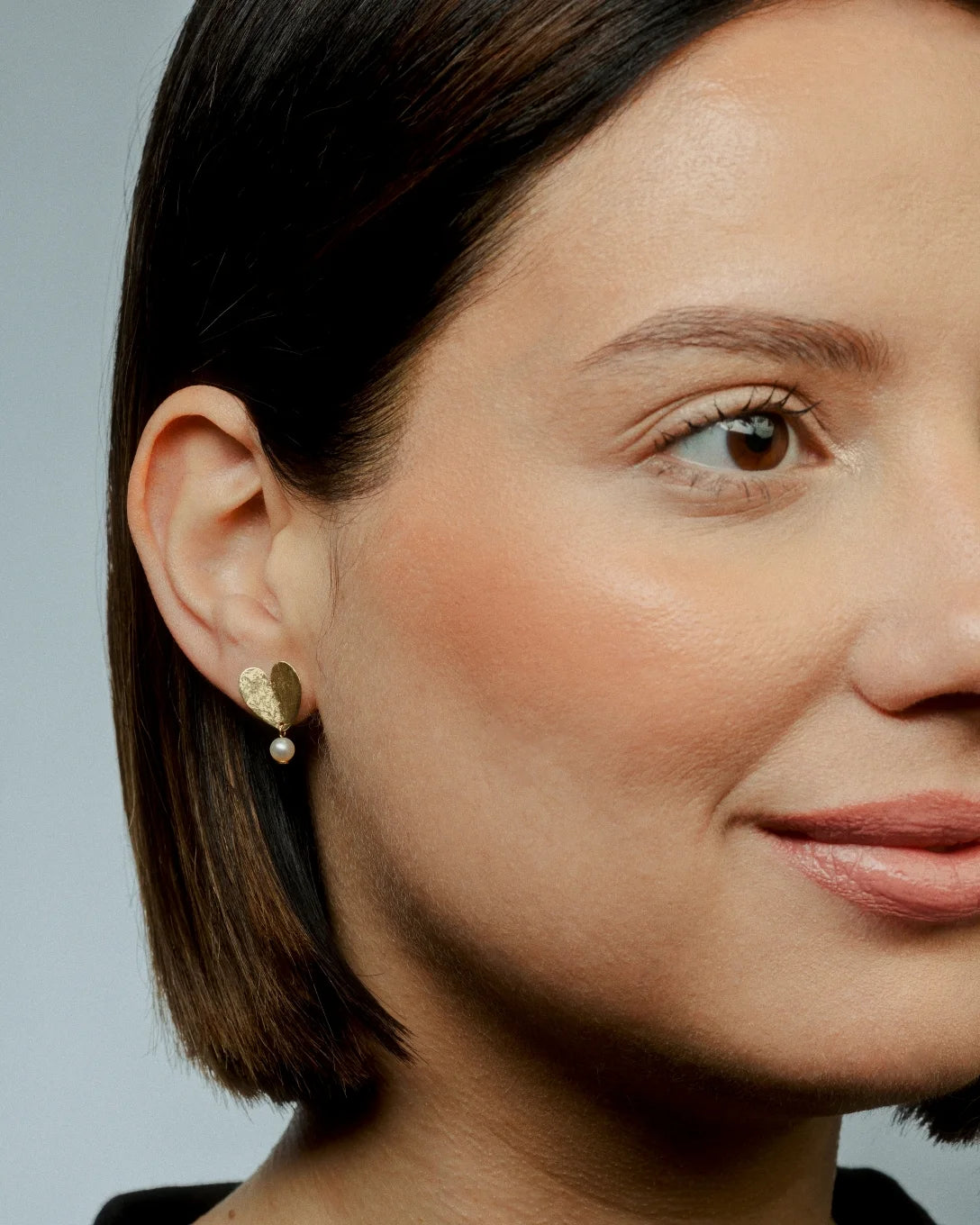 Cercei inimă plină small din aur galben cu perlă