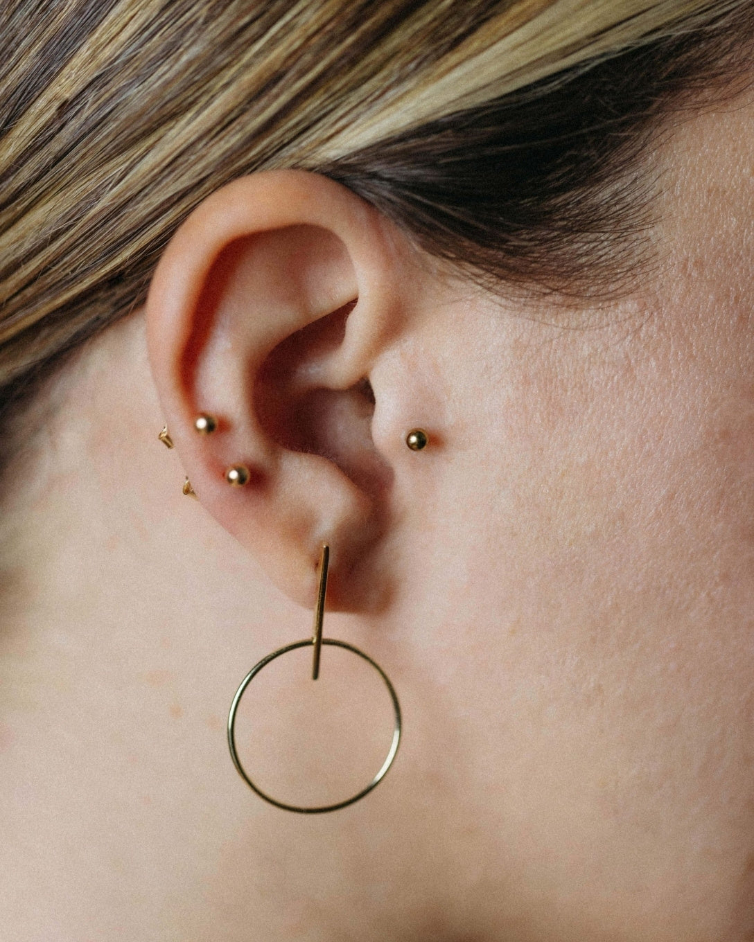 Yellow gold circle and line XL earrings