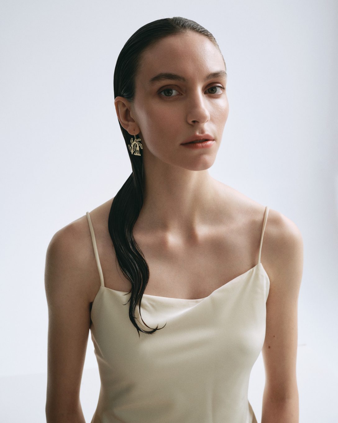 Yellow gold bellflower earrings