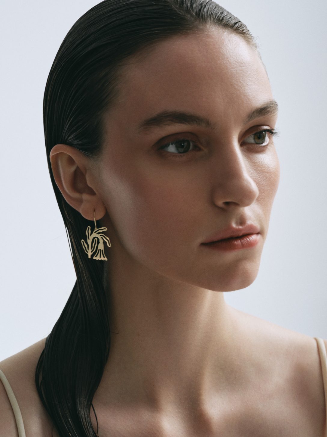 Yellow gold bellflower earrings