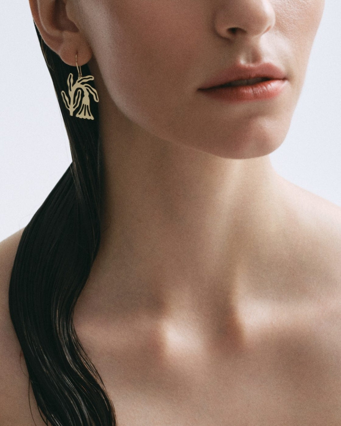 Yellow gold bellflower earrings