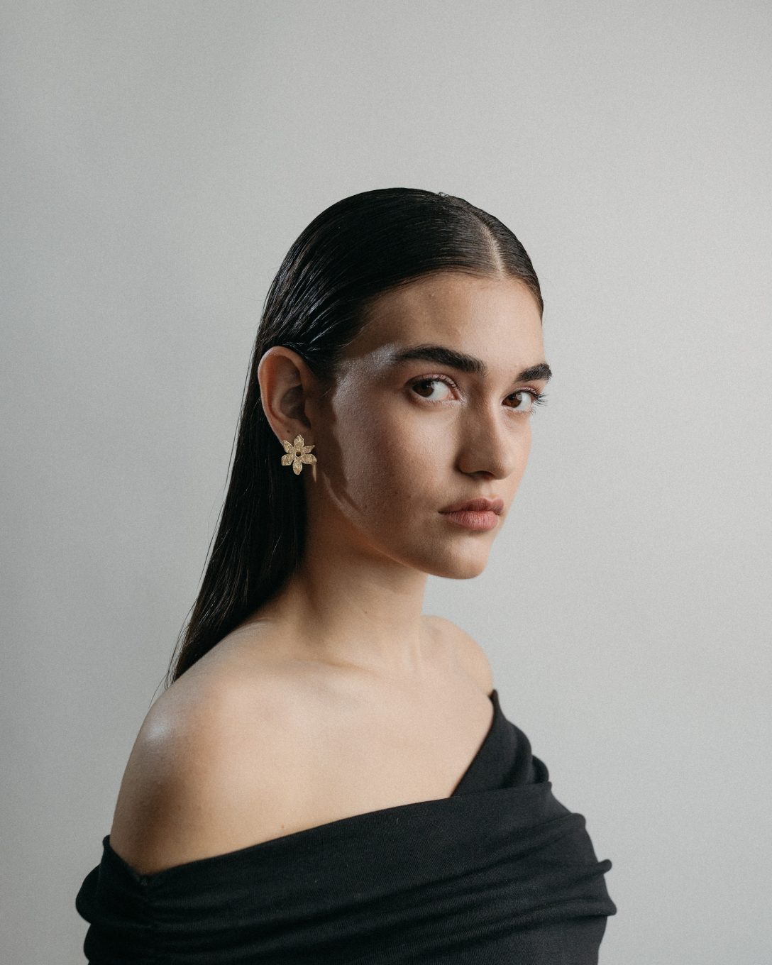 Yellow gold flower earrings