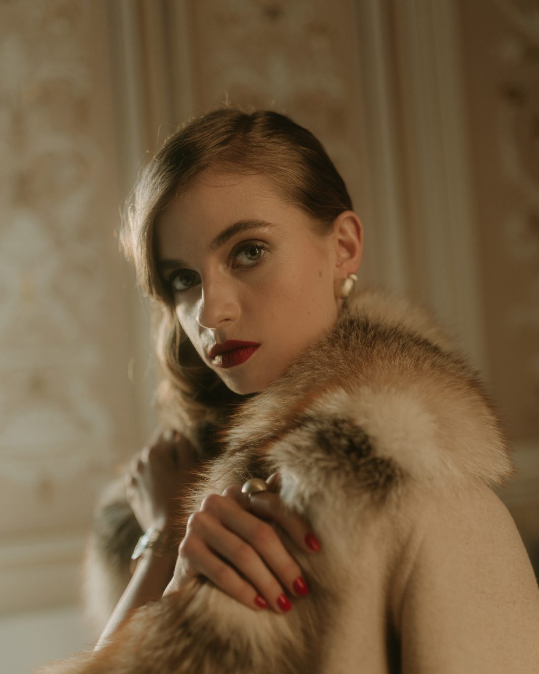 Cercei globes mari din aur galben cu diamant natural