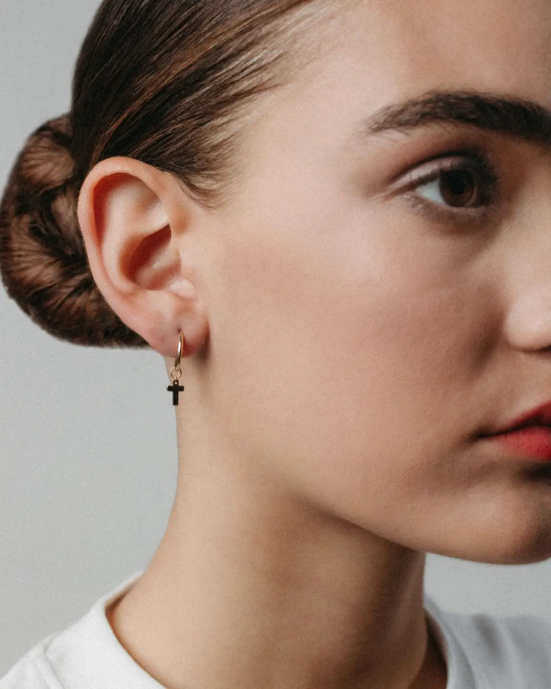 Cercei hoop cruce din aur galben