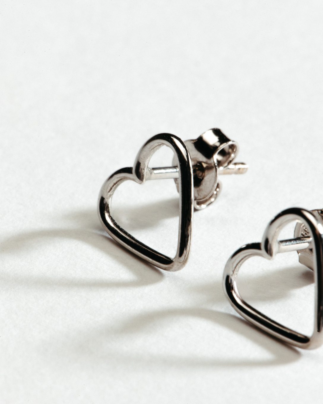 Cercei inimioare din aur alb
