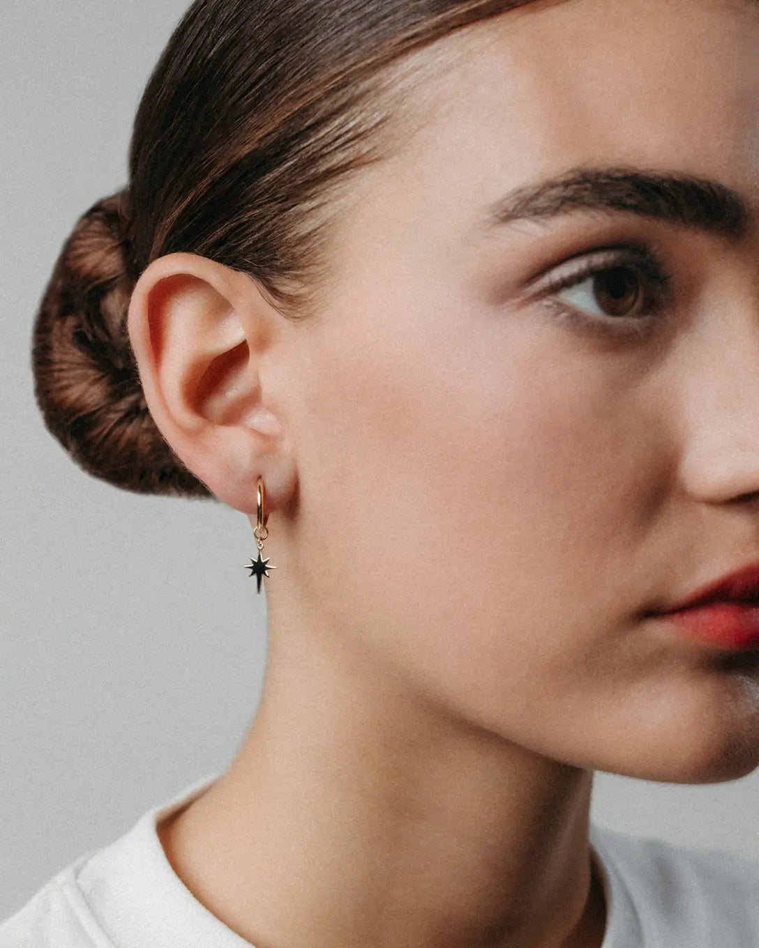 Cercei mici hoop cu stea din aur galben