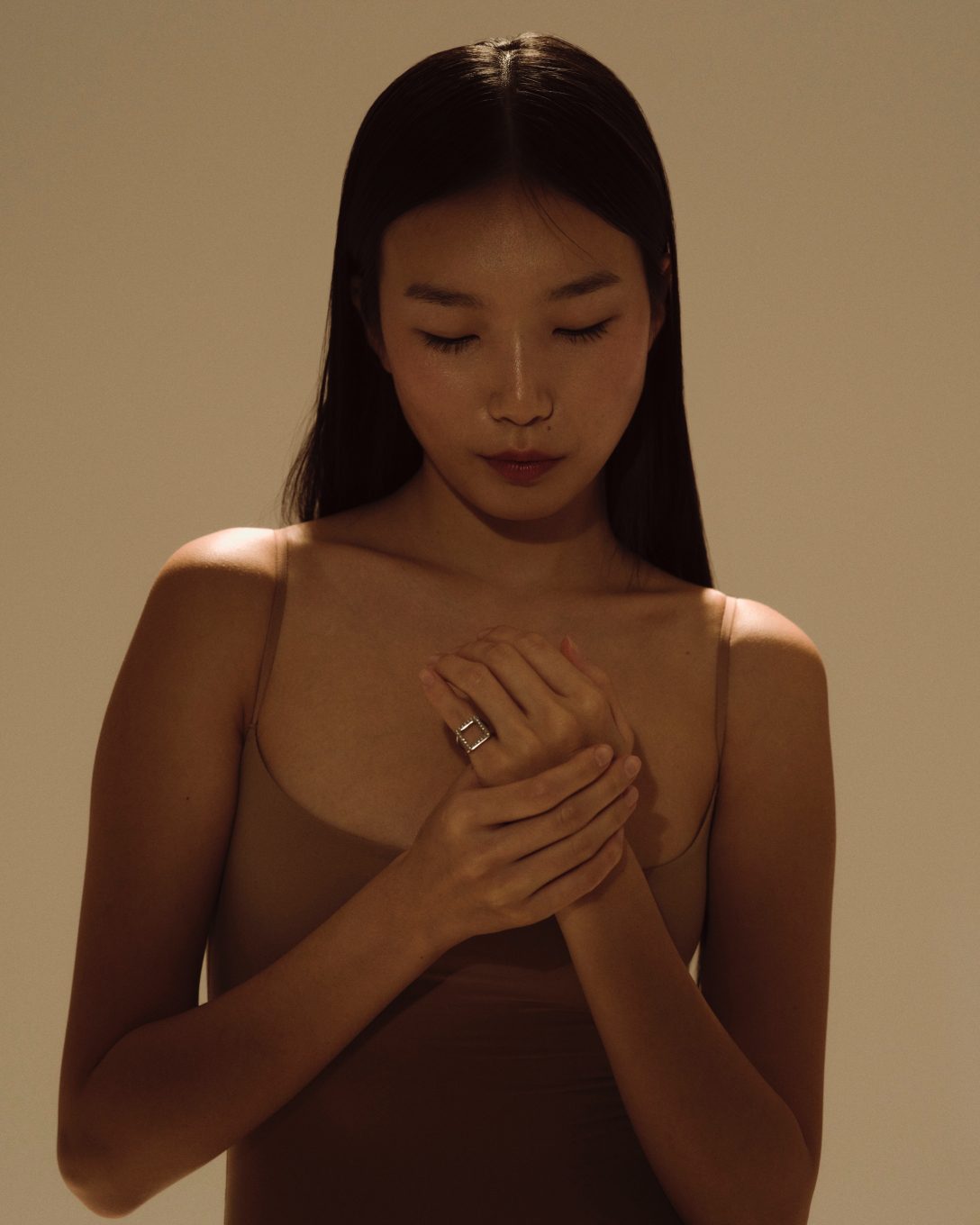 Diamond white gold manifest ring