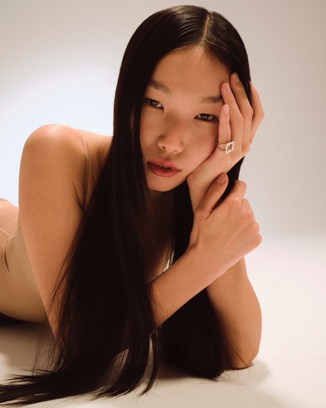 Diamond white gold manifest ring