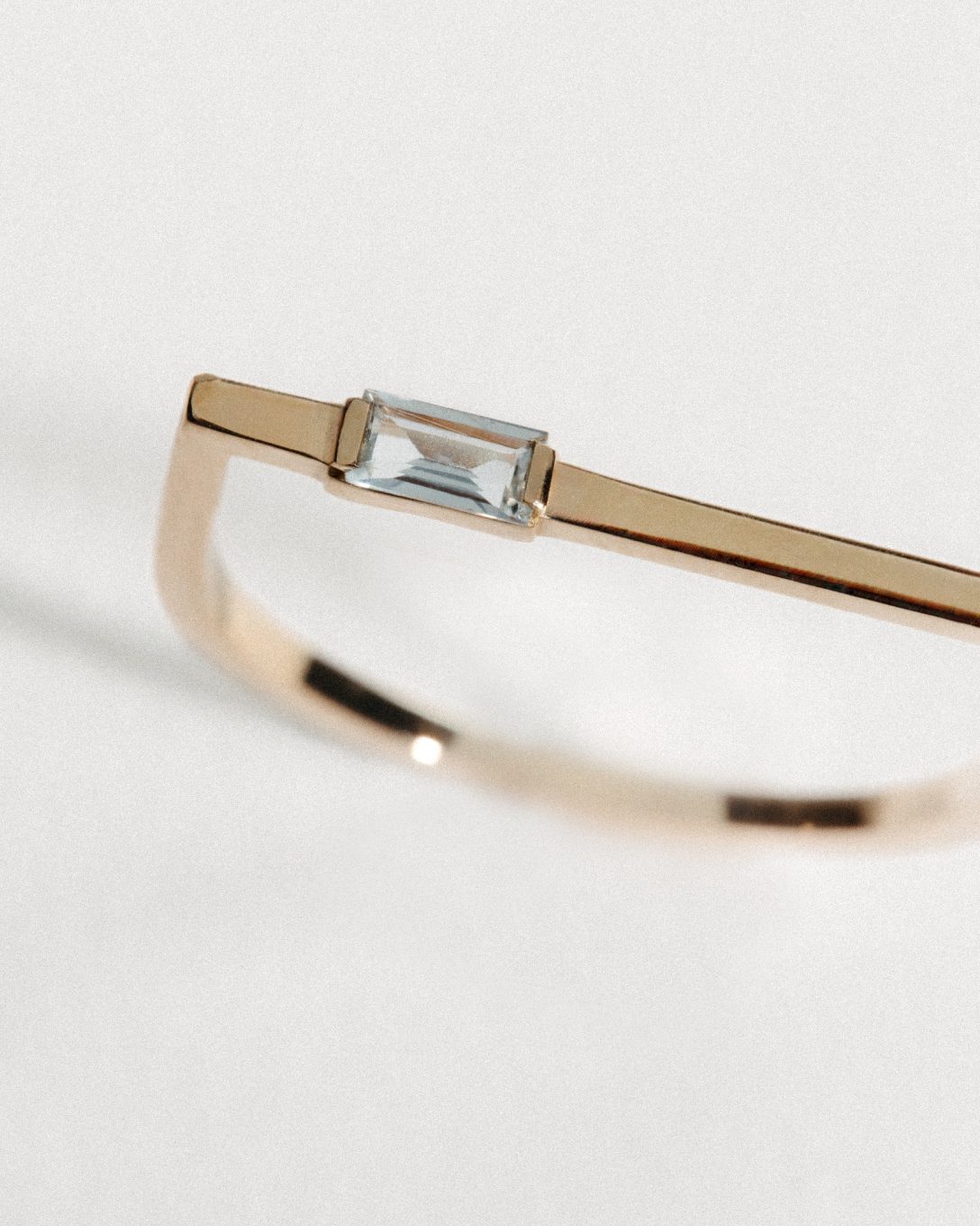 Inel Baguette din aur galben cu acvamarin