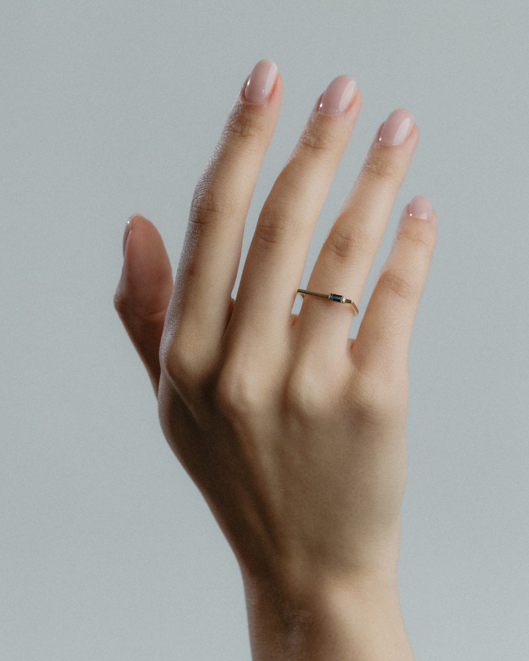 Inel Baguette din aur galben cu safir