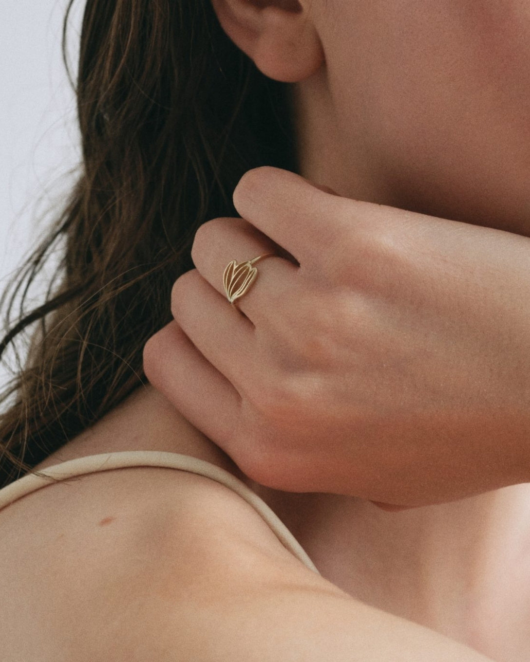 Inel cu magnolie din aur galben