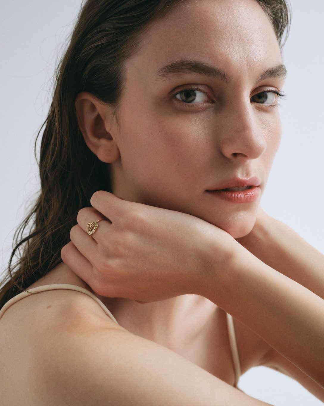 Inel cu magnolie din aur galben