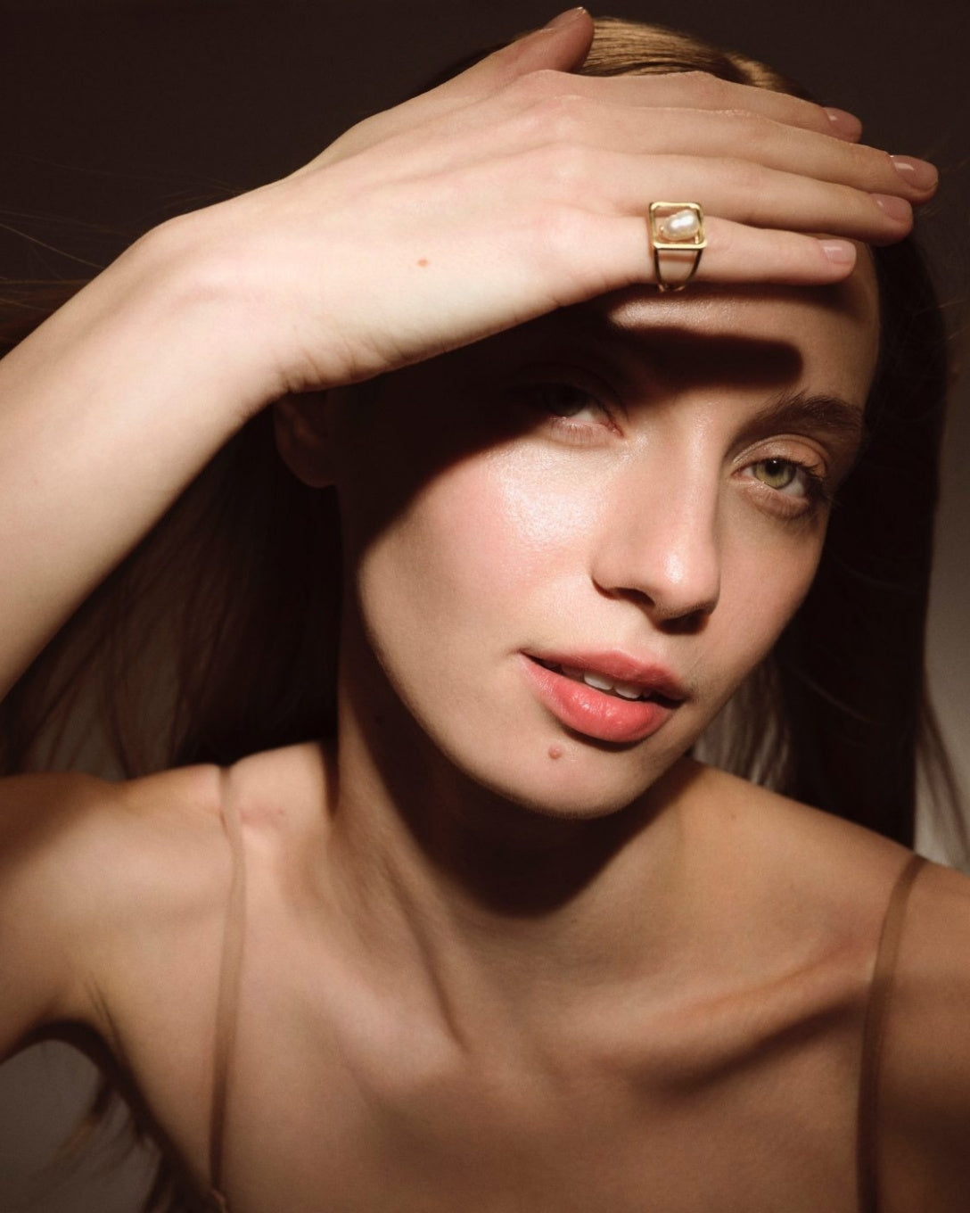 Yellow gold Manifest ring with natural baroque pearl