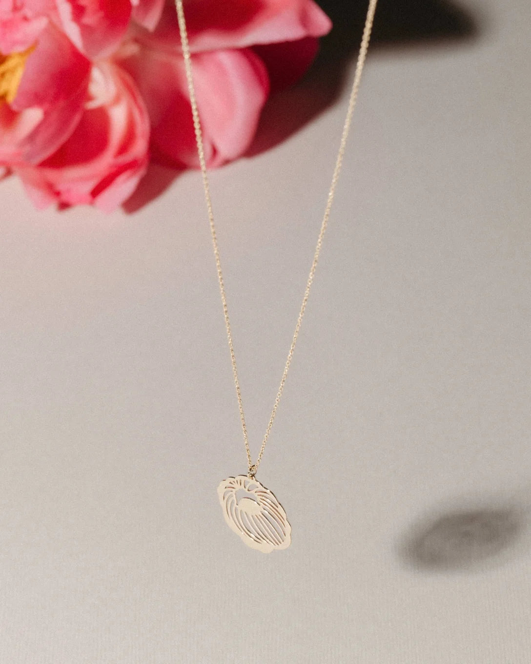 Lanț cu bujor din aur galben