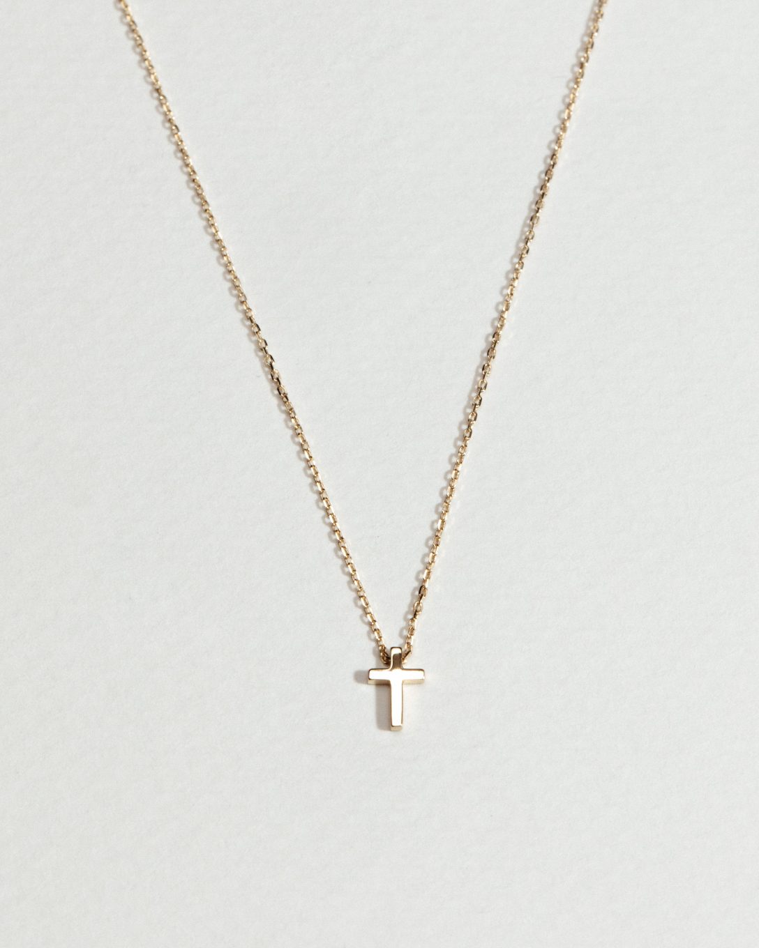 Lanț cu cruce mică din aur galben