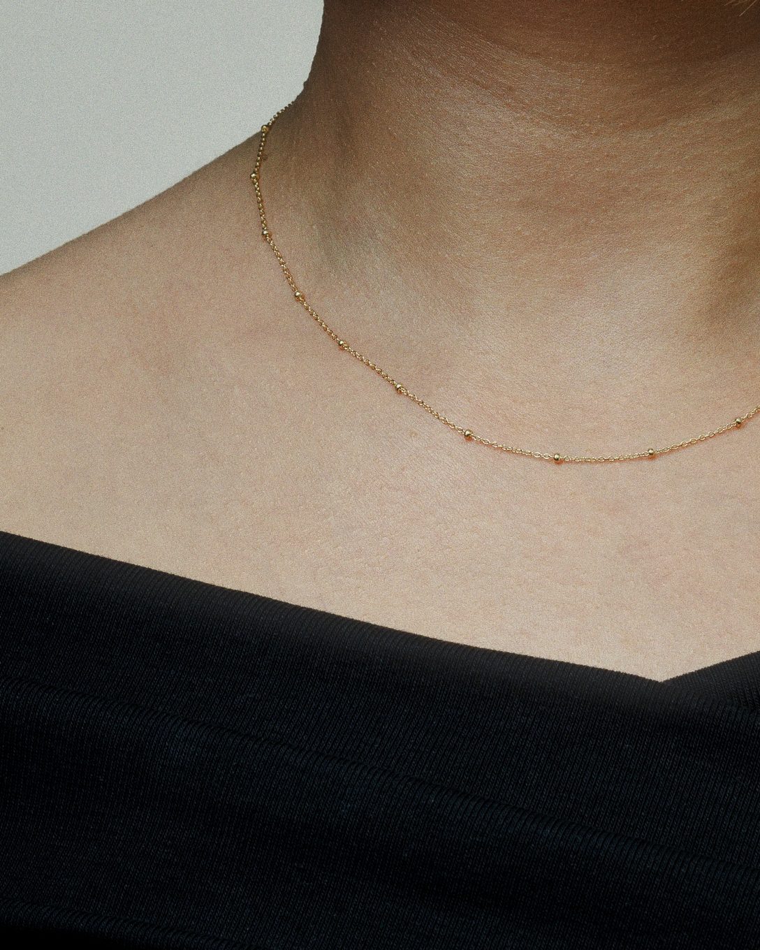 Lanț cu biluțe din aur galben