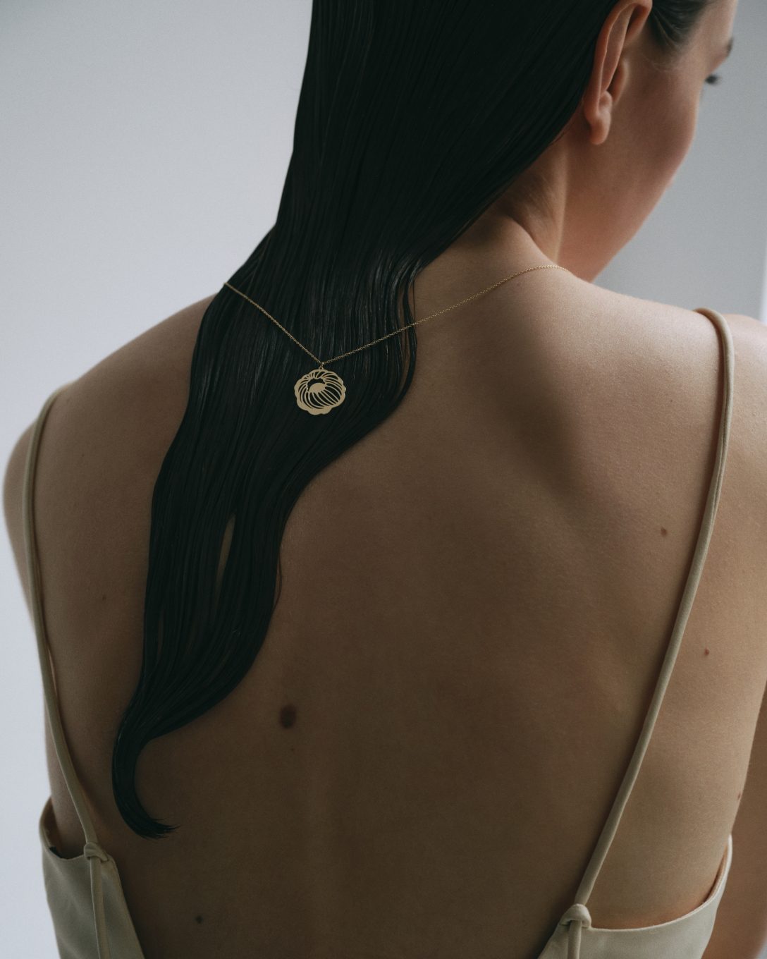 Lanț cu bujor din aur galben