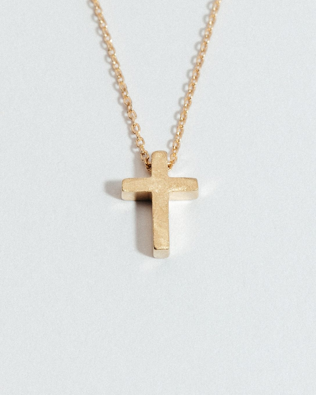 Lanț cu cruce din aur galben satinat