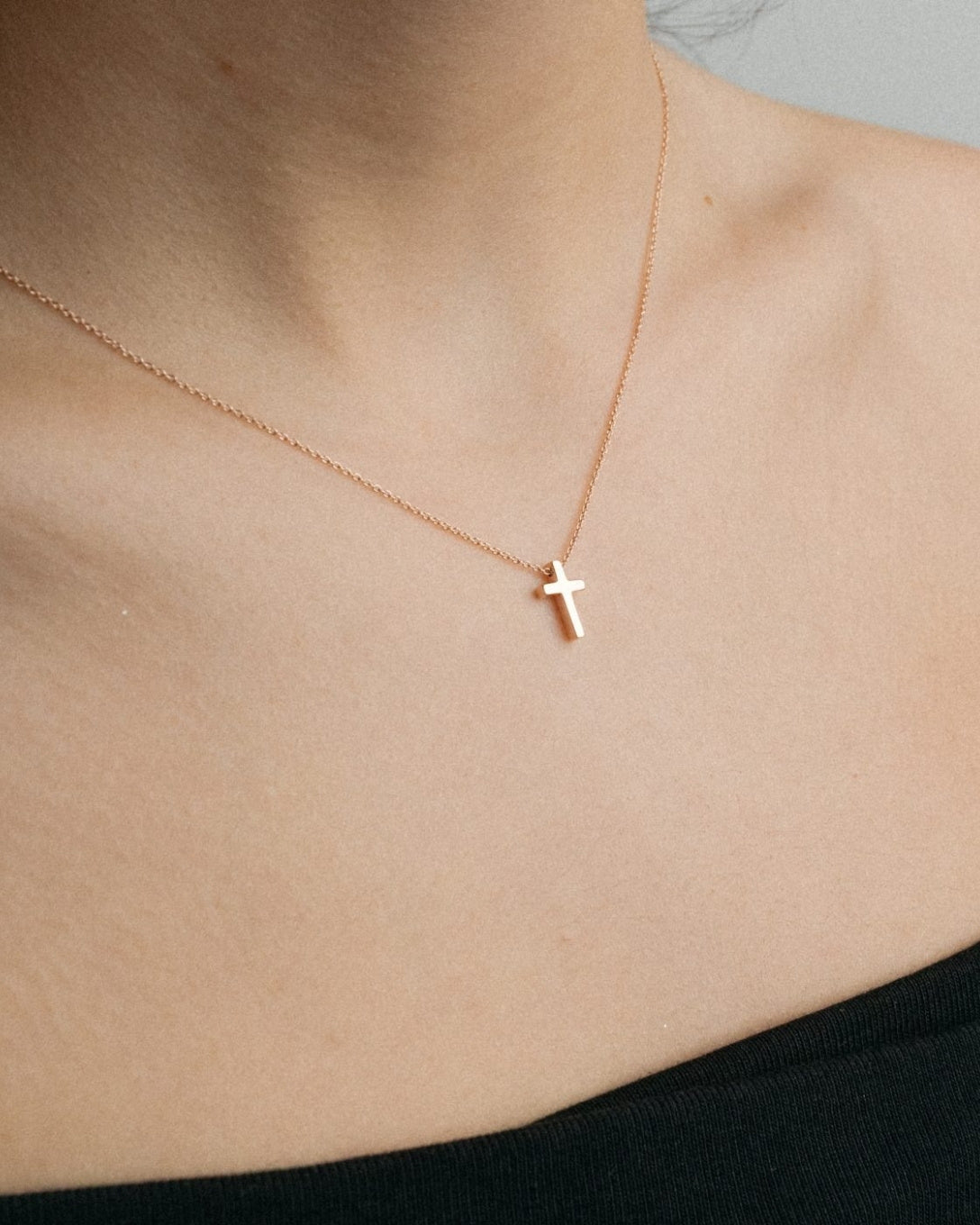 Lanț cu cruce din aur rose