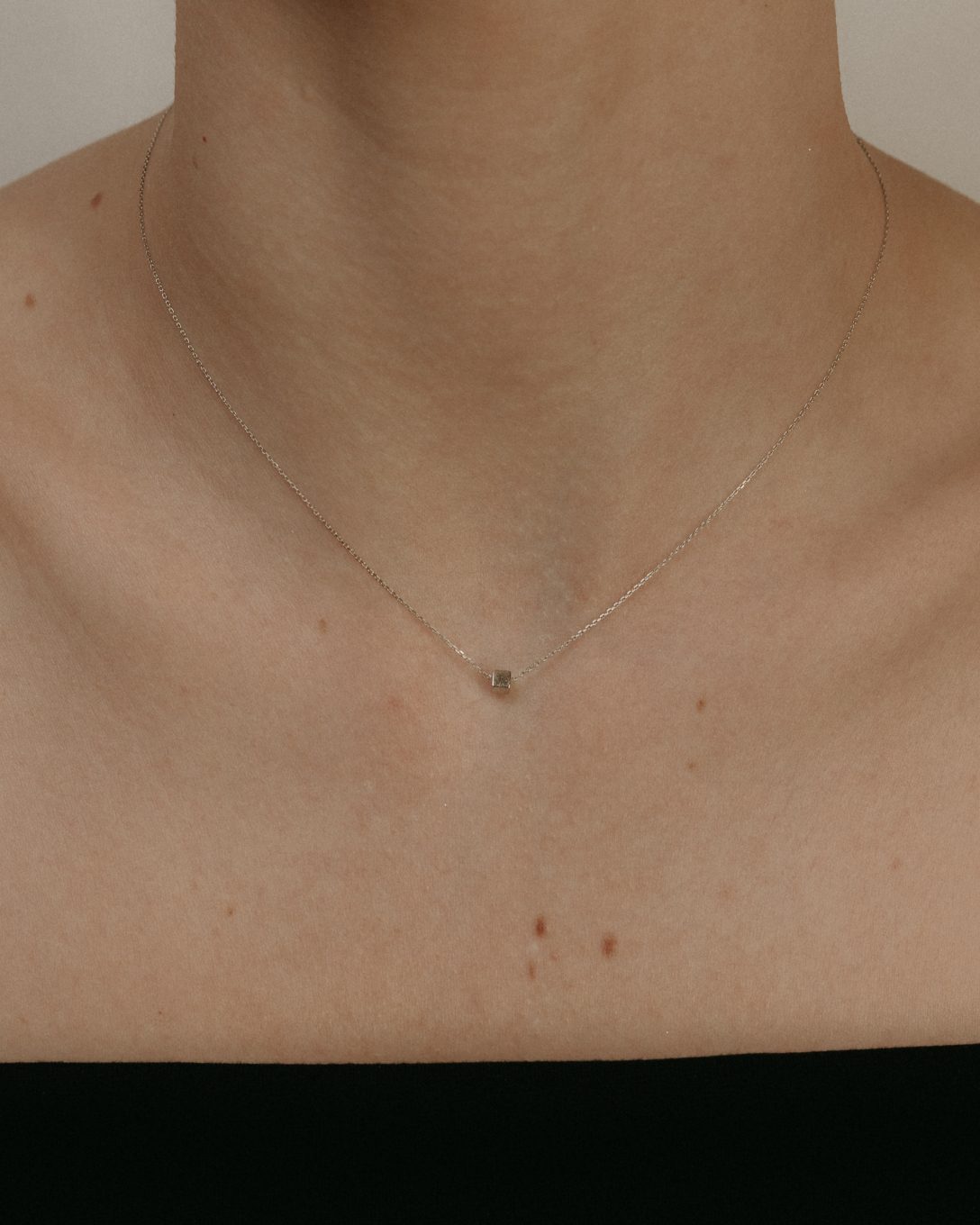 Lanț cub din aur alb